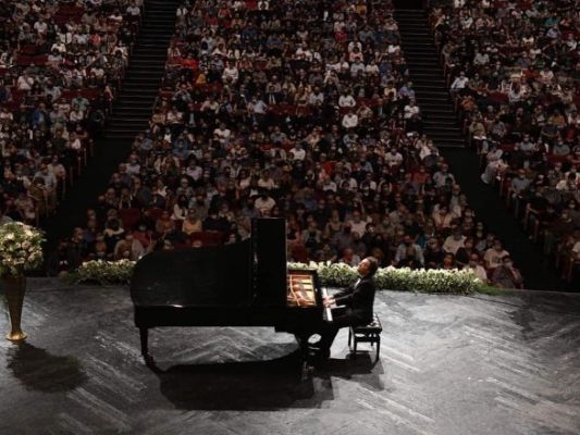 A picture of Evgeny Kissin during one of his concerts.